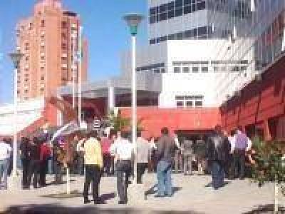 Pasaron 100 pesos al b�sico y los judiciales frenaron las protestas 