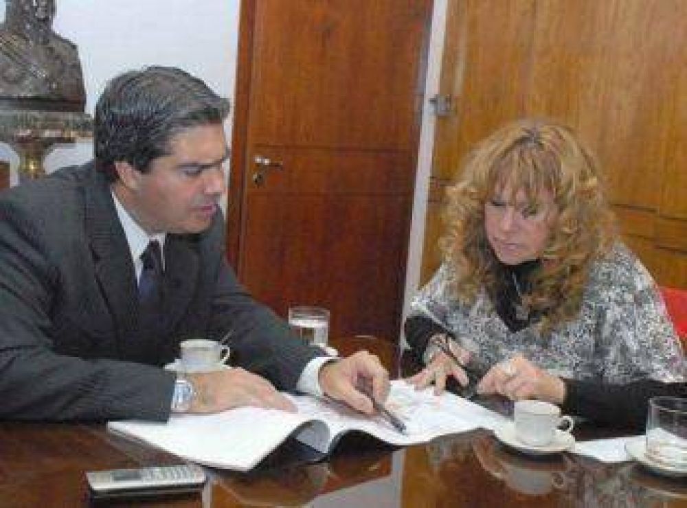 Capitanich y Ayala avanzaron en un convenio para la ejecuci�n de pavimento urbano