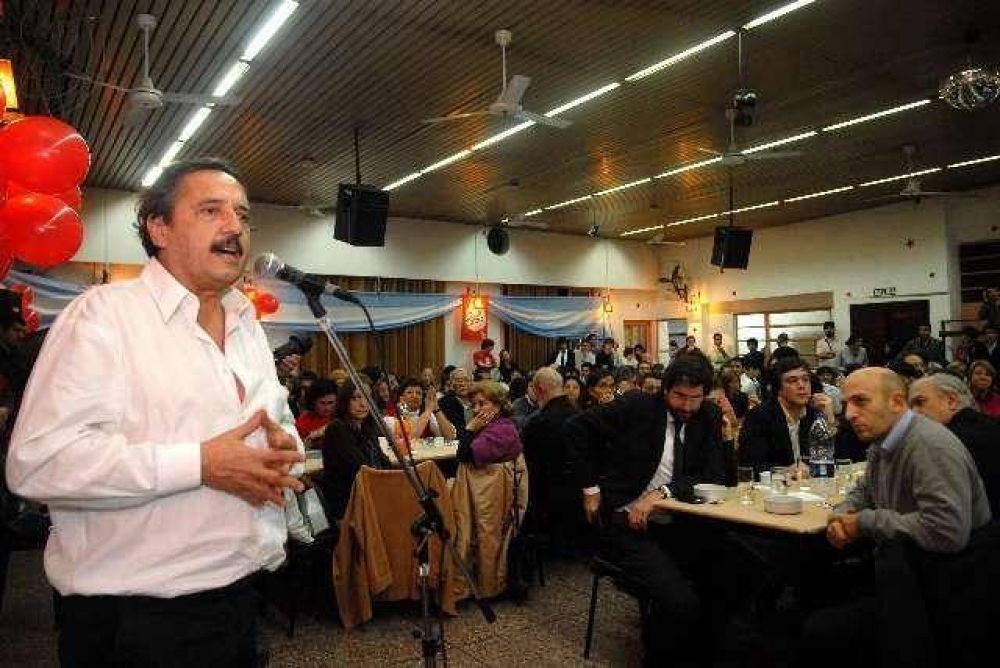 Alfons�n se lanza a presidente y presiona a Cobos para evitar una interna