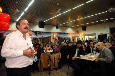 Alfons�n se lanza a presidente y presiona a Cobos para evitar una interna