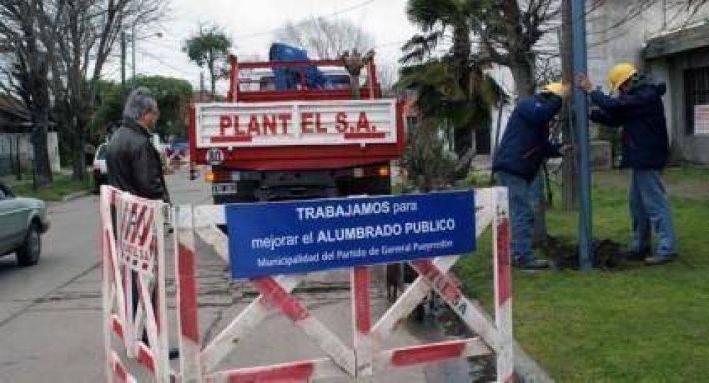 Contin�a la instalaci�n de columnas de alumbrado en distintos barrios de Mar del Plata