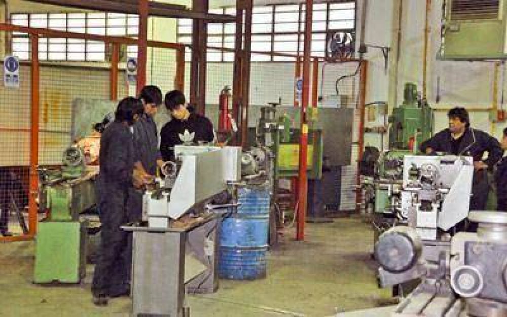 Quienes buscan trabajo en la Oficina de Empleo tienen escasa formaci�n