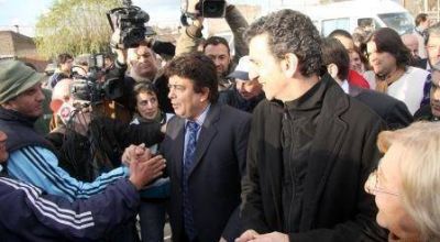 Culmin� el operativo de entrega de documentaci�n en Gonz�lez Cat�n