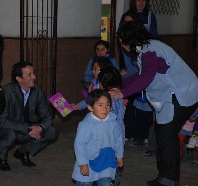 INSAURRALDE ENTREG� JUGUETES JUNTO A LA FUNDACI�N �PUPI� POR EL D�A DEL NI�O 