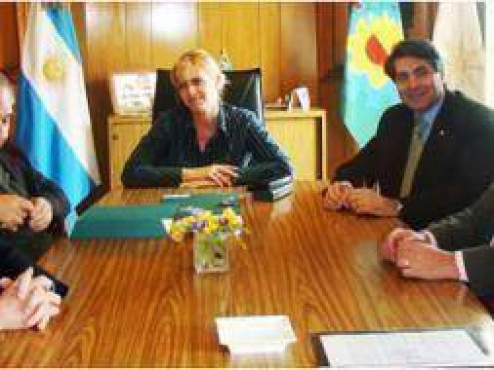 Ca�uelas: La UCES comenzar� a dictar clases a partir del 2011