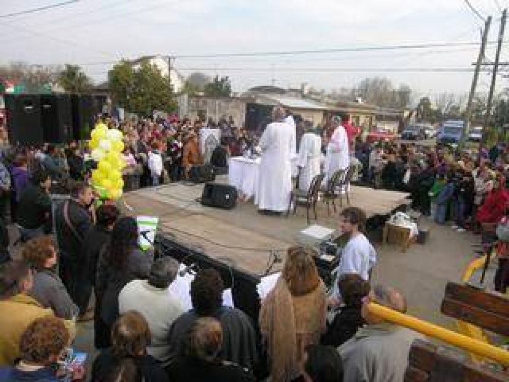 Avenida Anta Mucha gente celebr� el D�a de San Cayetano en la Ermita