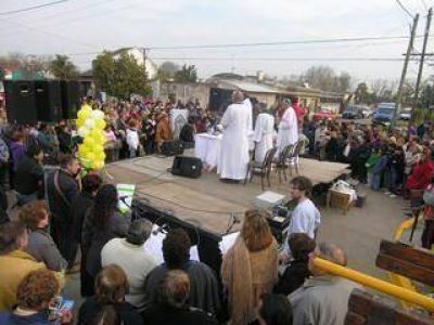 Avenida Anta Mucha gente celebr� el D�a de San Cayetano en la Ermita