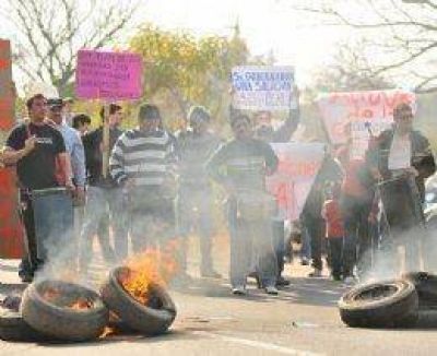 Arde el reclamo por las casas del Barrio Judicial II