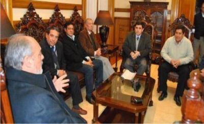 El gobernador dialog� sobre obras de infraestructura con intendentes. 