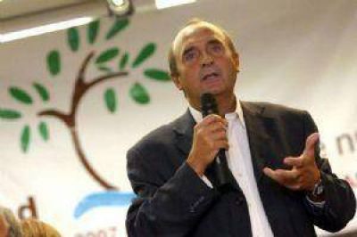 Opositores tambi�n atacan a la Corte