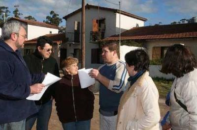 �Somos vecinos todos los d�as, no s�lo cuando hay elecciones�