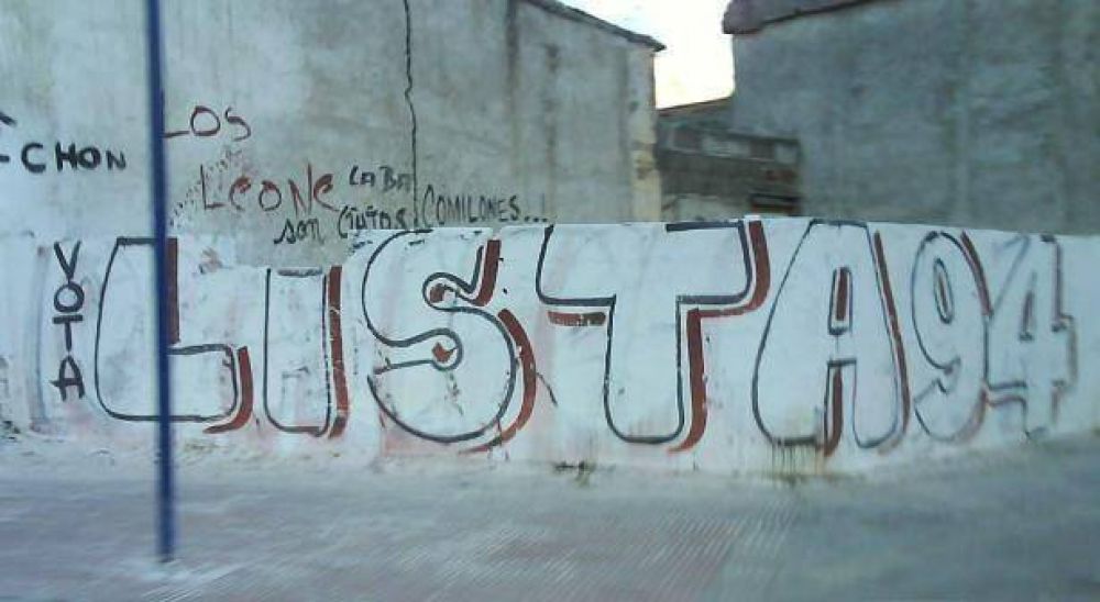 A m�s de 2 meses de la interna de la UCR, la ciudad sigue sucia con afiches y pintadas