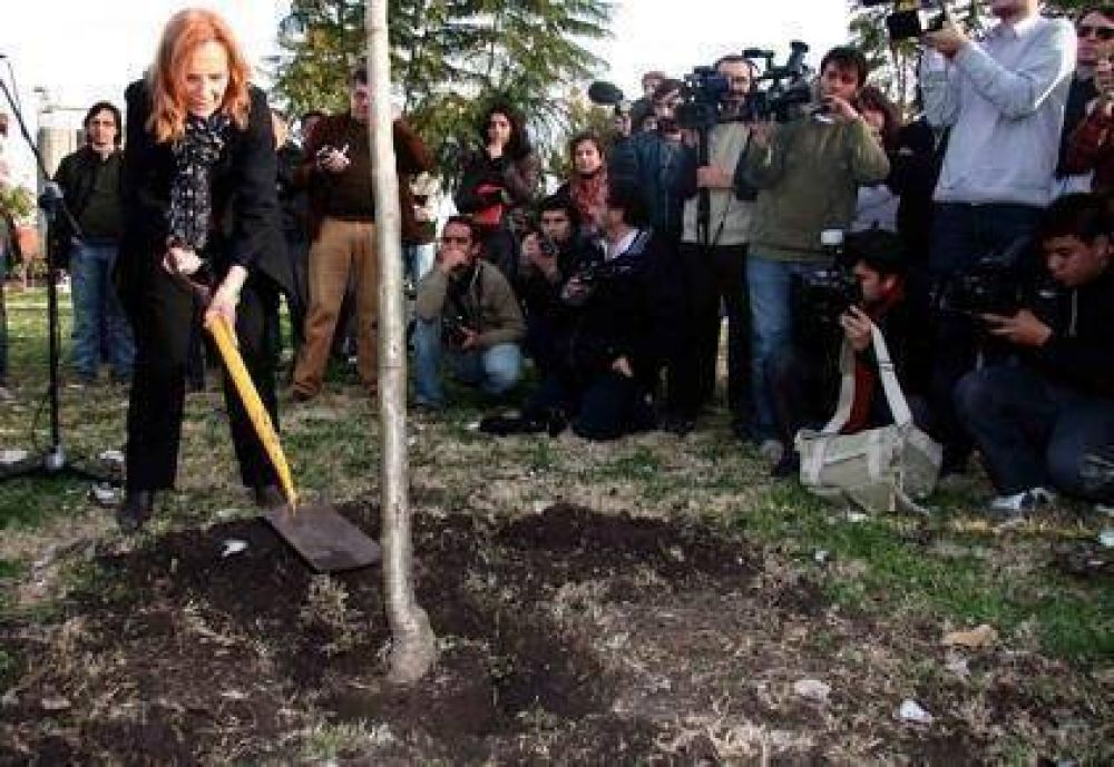 Homenaje a dos detenidos- desaparecidos durante la dictadura
