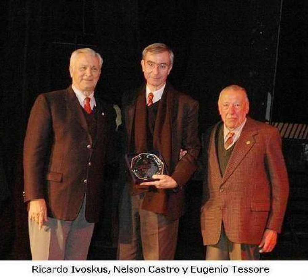 San Martin - NELSON CASTRO RECIBI� EL PREMIO CUNA DE LA TRADICI�N 