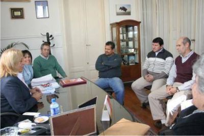 Presentaci�n oficial  La Intendente Giroldi recibi� a las nuevas autoridades de la Asociaci�n Civil �Barrios Amigos�
