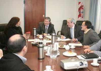 Reuni�n entre el Municipio y la Provincia por los derechos de los ni�os y j�venes
