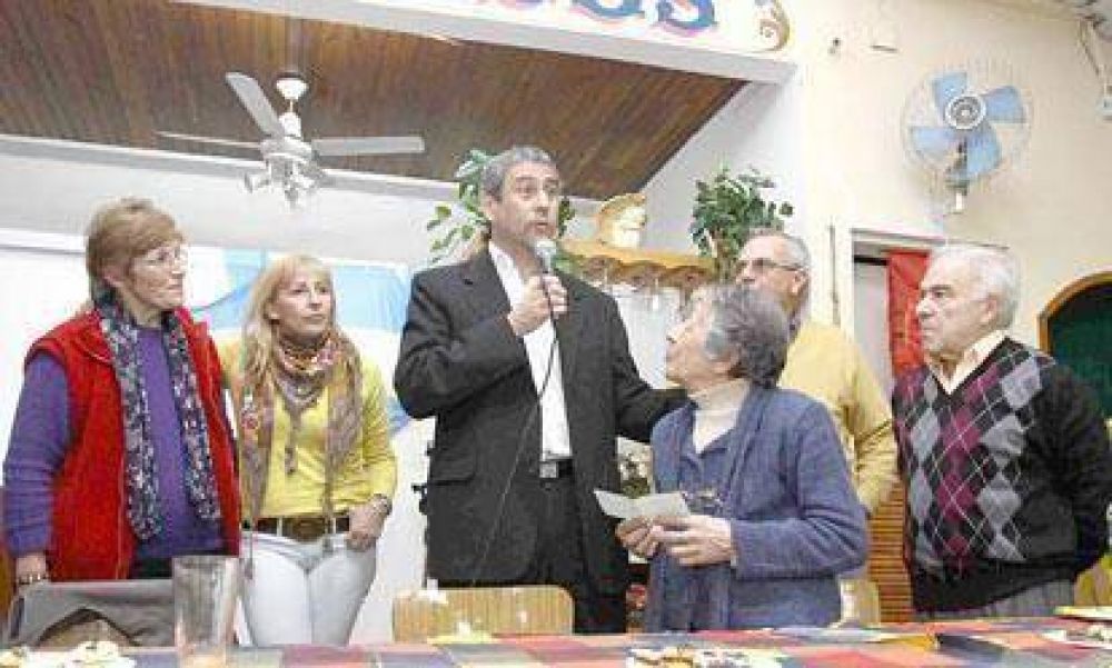 �Abuelos, Todo Vuelve� llega a m�s Centros de Jubilados del Distrito