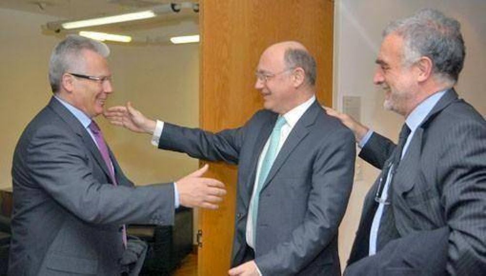 Baltasar Garz�n elogi� los juicios contra represores y hoy viene a C�rdoba