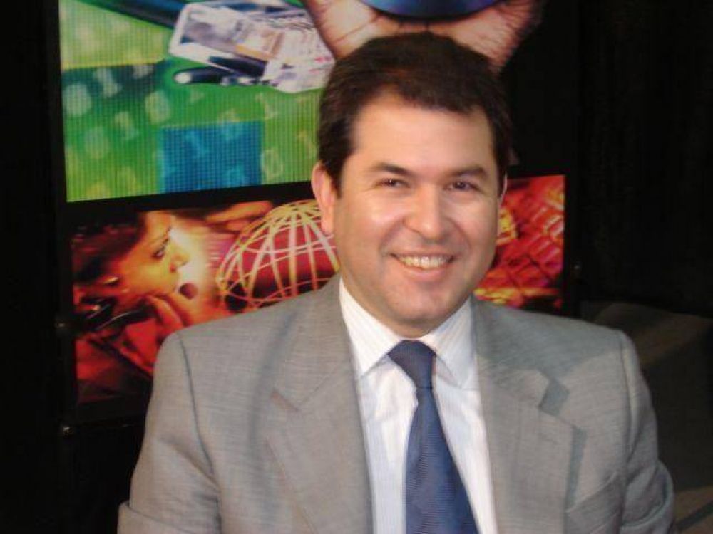 Intentan contratar a Retegui en el Banco de Corrientes