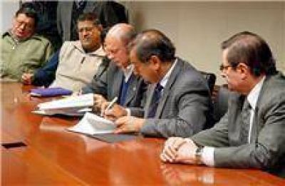 El intendente firm� un convenio con el INTA
