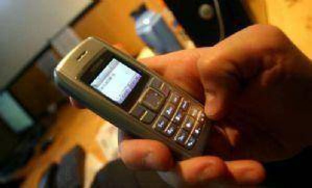 Algunas compa��as del servicio de celulares ya aumentan tarifas