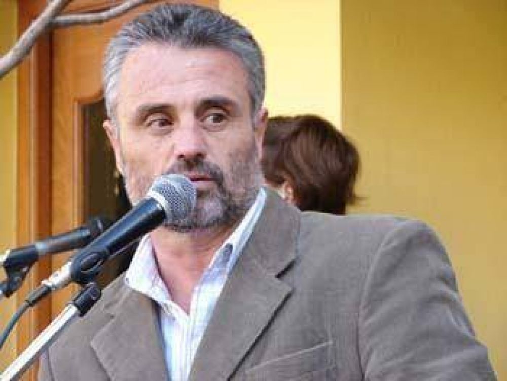Intendentes tendr�an que renunciar a sus cargos si son convocados por el Ejecutivo
