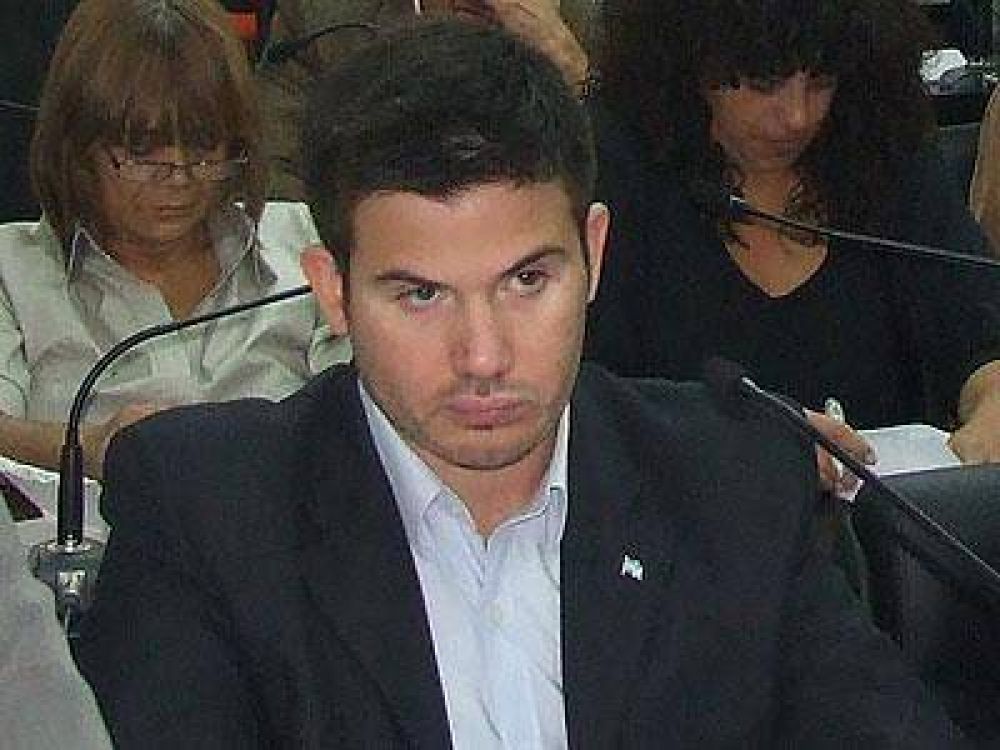 ALTE.BROWN:CONCEJAL DEL FPV CRITICO A LA OPOSICION 