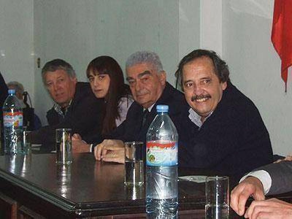 LOMAS | ASUMIERON LAS AUTORIDADES DE LA UCR �Podr�amos defraudar a la sociedad si no actuamos con mucha grandeza�