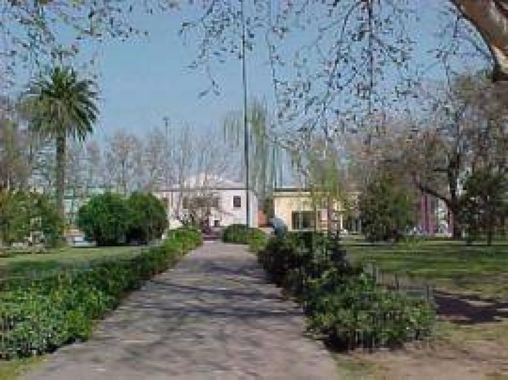 Florentino Ameghino La Oficina de Inspecci�n busca concientizar sobre "Arbolado Urbano y Forestaci�n" 	