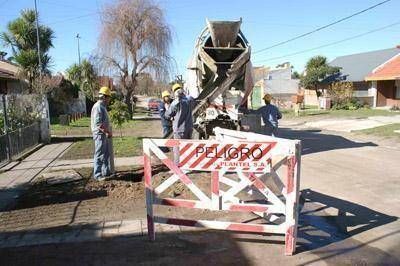 El plan de alumbrado p�blico avanza en el barrio Los Pinares
