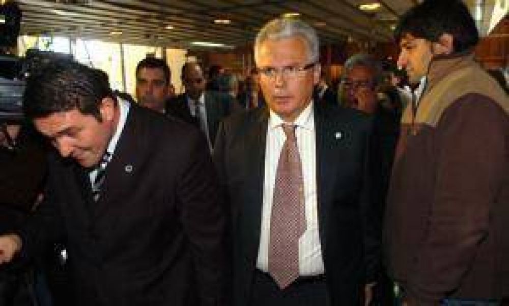Baltasar Garz�n no pas� inadvertido