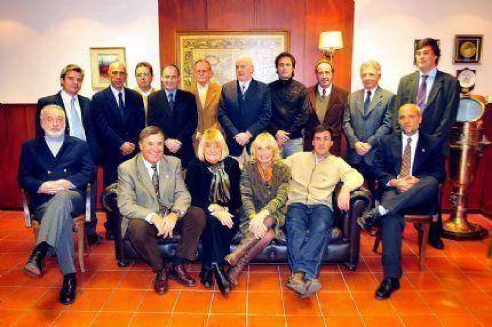 Susana Salerno puso en funciones a los nuevos integrantes de la CD del Club N�utico de Mar del Plata