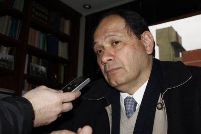 "Tribunales est� en un caos y parece que al gobernador no le interesa"