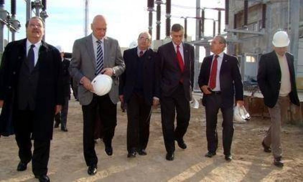 Binner recorri� la estaci�n transformadora que la EPE levanta en el Puerto
