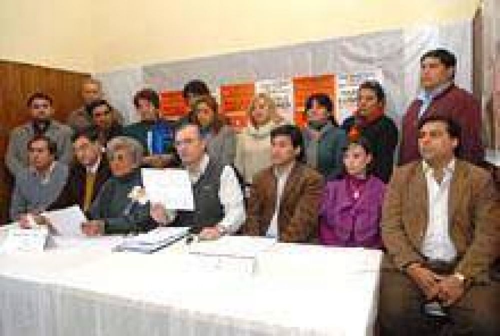 Lugones present� a los dirigentes que acompa�an su propuesta electoral 