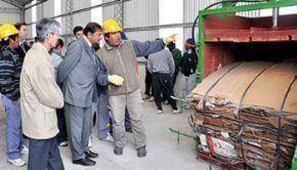 Isa inaugur�, junto al embajador de Jap�n, instalaciones en el San Javier