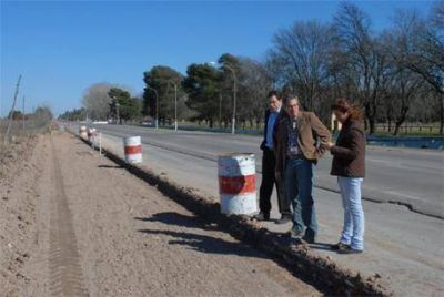 Pavimentaci�n de d�rsenas de acceso a CORPI y al Regimiento local