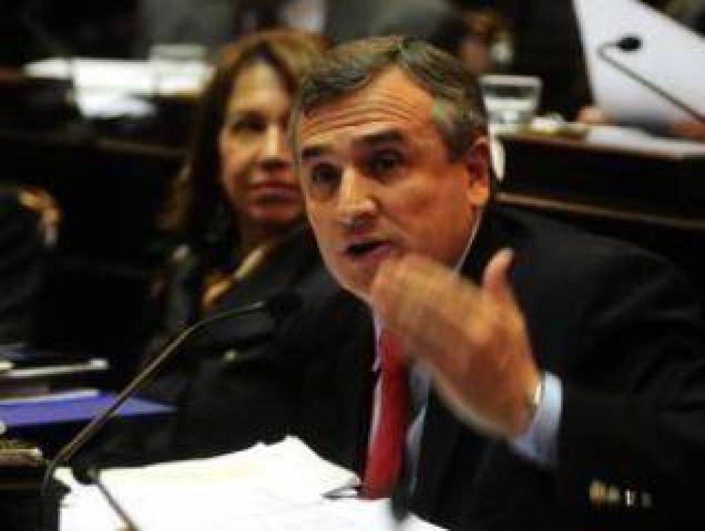 Morales inst� a organizaciones de jubilados para que presionen por el 82%