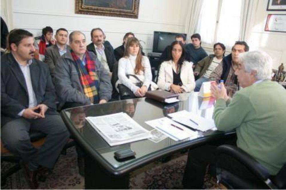 Defensa de nuestros intereses territoriales  El Municipio se reuni� con las Fuerzas Pol�ticas locales para conformar la Comisi�n Pro L�mites