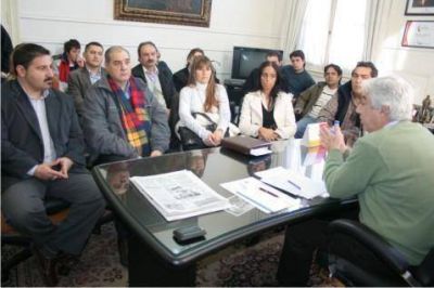 Defensa de nuestros intereses territoriales  El Municipio se reuni� con las Fuerzas Pol�ticas locales para conformar la Comisi�n Pro L�mites