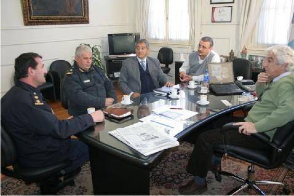 El Intendente Interino Jendrulek recibi� al nuevo titular de la Comisar�a Primera de Campana