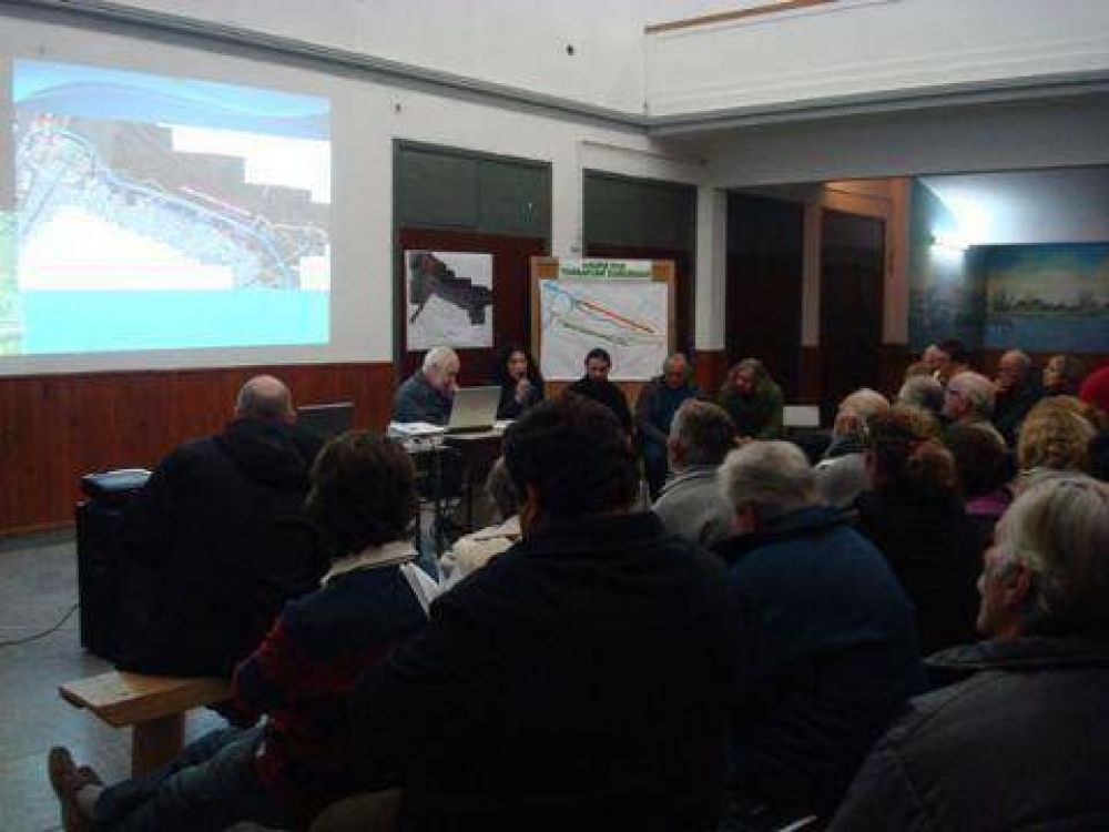  Solicitada Charla Terrapl�n: Muchos vecinos, apenas tres concejales y ning�n funcionario municipal