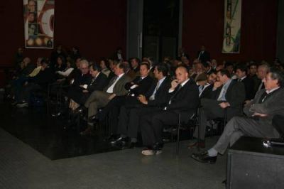 En una emotiva ceremonia Carlos Rossi jur� como nuevo decano de la Facultad de Ciencias Agrarias