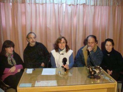 Anuncio en conferencia de prensa Novedades del Centro Permanente Hogar Agr�cola