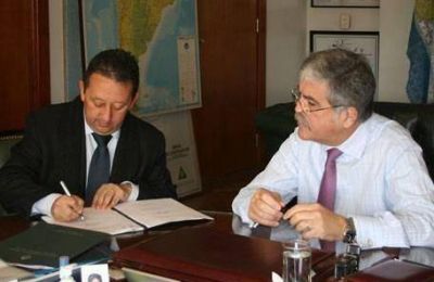 Celso Jaque firm� convenios con el ministro De Vido por electricidad y gas pero nada pas� con el agua mendoza