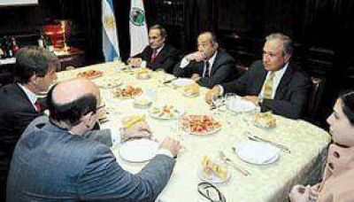 El peronismo federal desautoriz� a Duhalde y organizar� otro acto