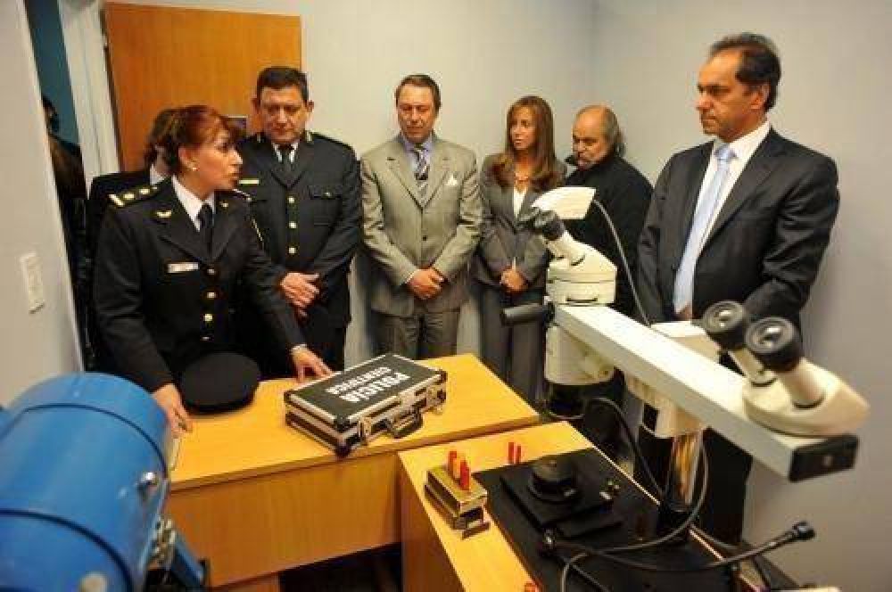 Scioli inaugur� la subdelegaci�n de la Polic�a Cient�fica en Ezeiza