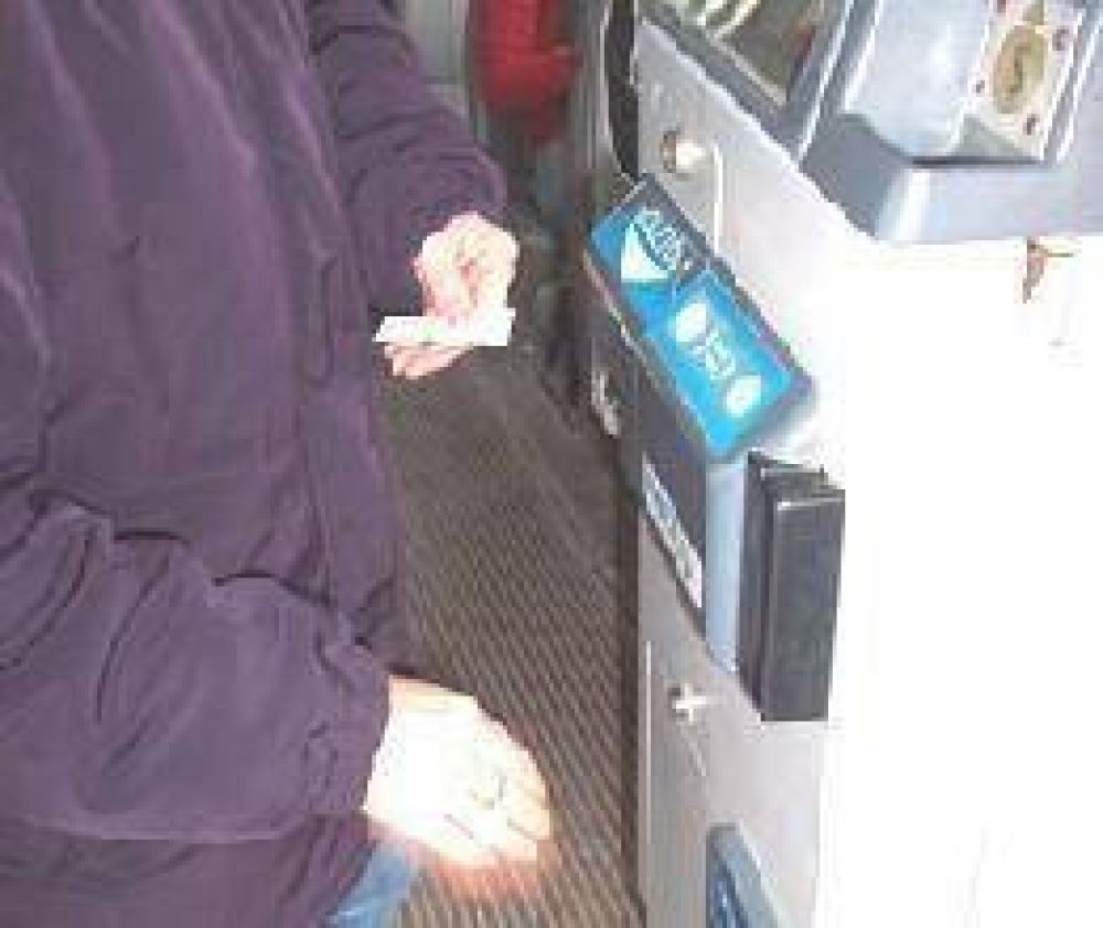 Digitalizan credenciales de colectivos