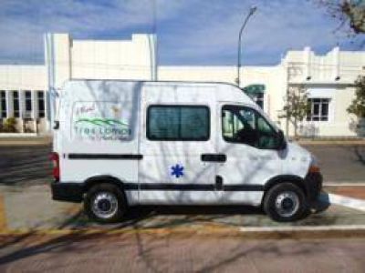 Tres Lomas Recibi� la municipalidad la primera de las dos ambulancias recientemente adquiridas