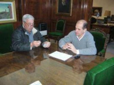 Pehuaj� Zurro sigue apuntalando con aportes, a instituciones del distrito
